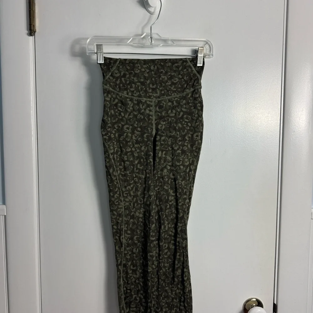 Lululemon Base‎ Pace High-Rise Tight 25" Intertwined Camo Medium Olive Multi 2 - Picture 3 of 11